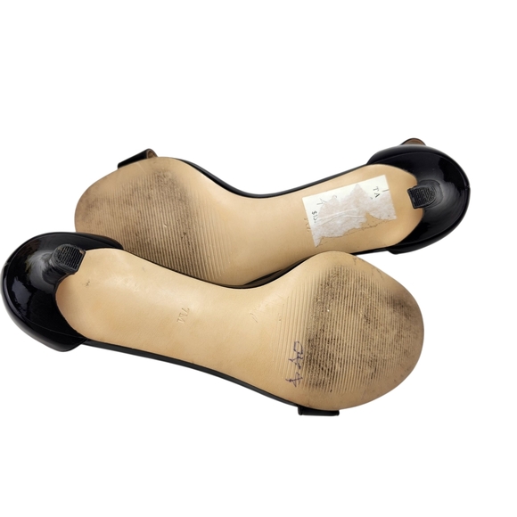 Women's 7 M Talbots Black Patent Leather Ankle Strap Sandals Heels Pump 2.5" - Picture 8 of 12